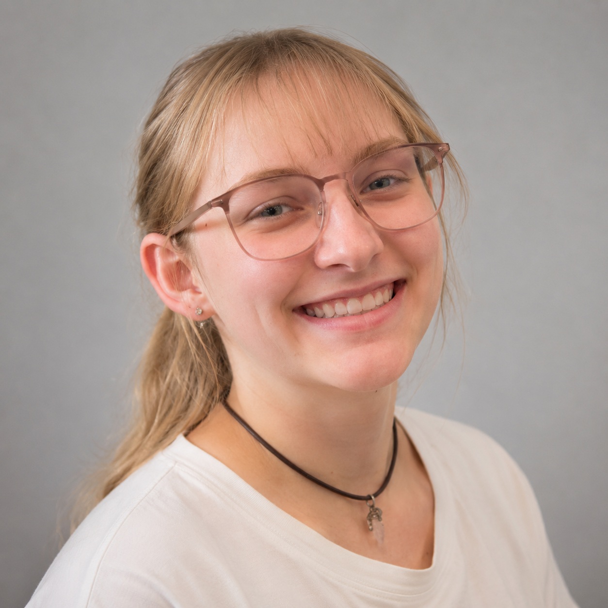 Samantha Headshot
