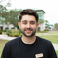 Headshot of Gabriel Correa