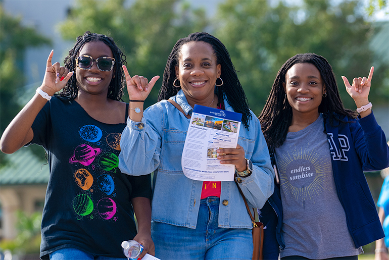 FGCU students at Eagle View Orientation